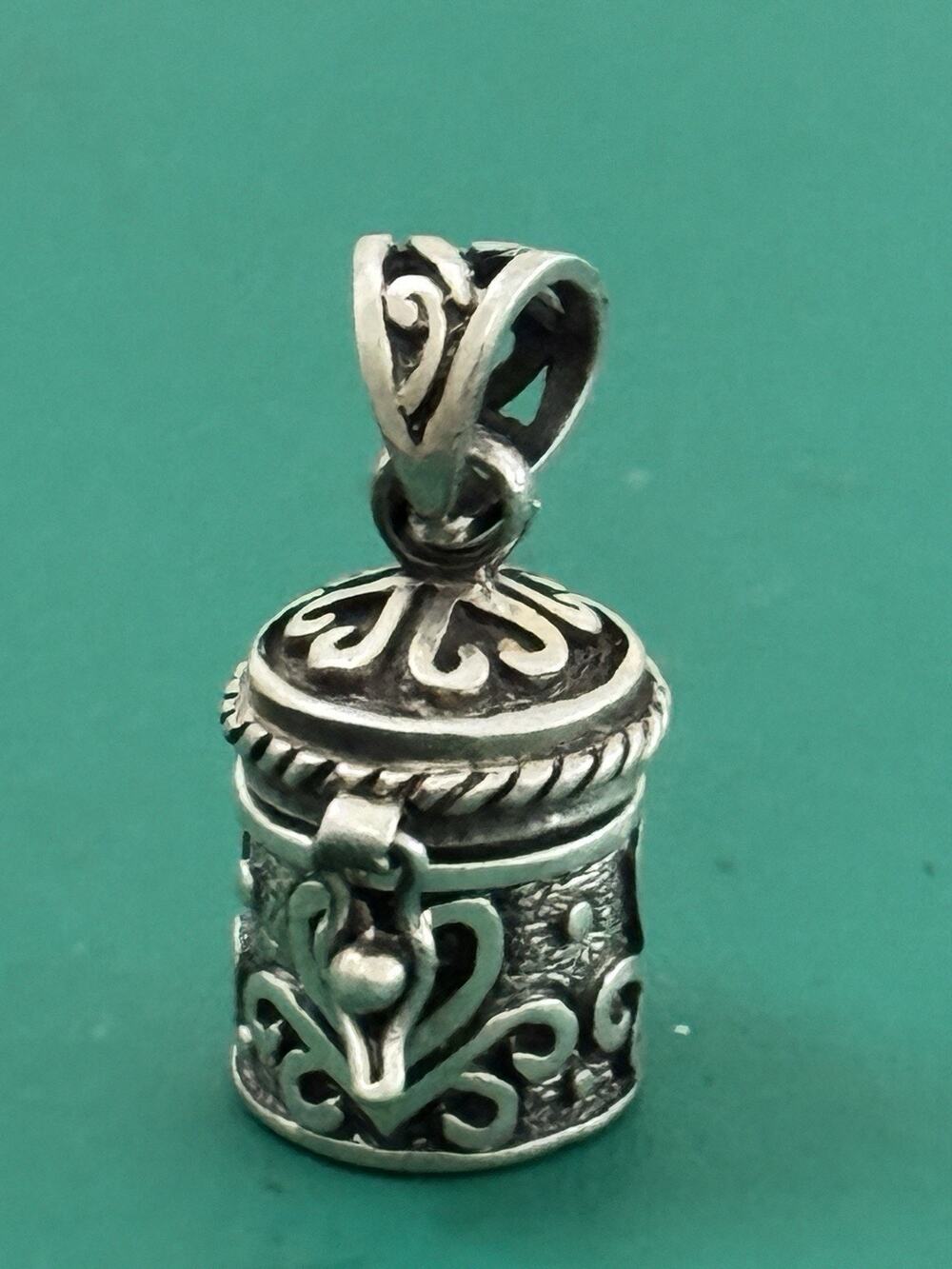 Vintage IBB 925 Sterling Silver Hinged Prayer Box Keepsake Pendant 4.4g